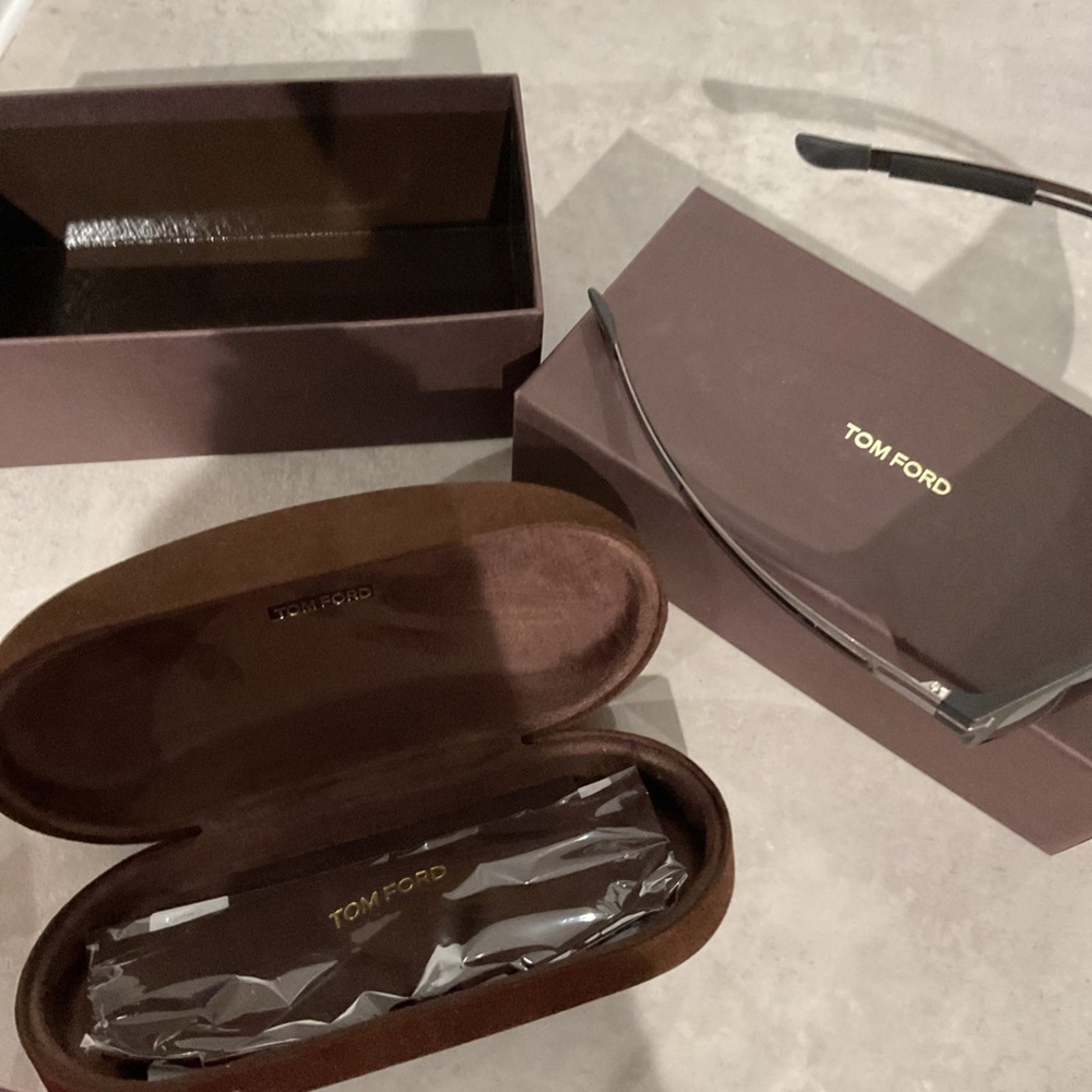 Tom Ford Elegant Brown Eyewear Set